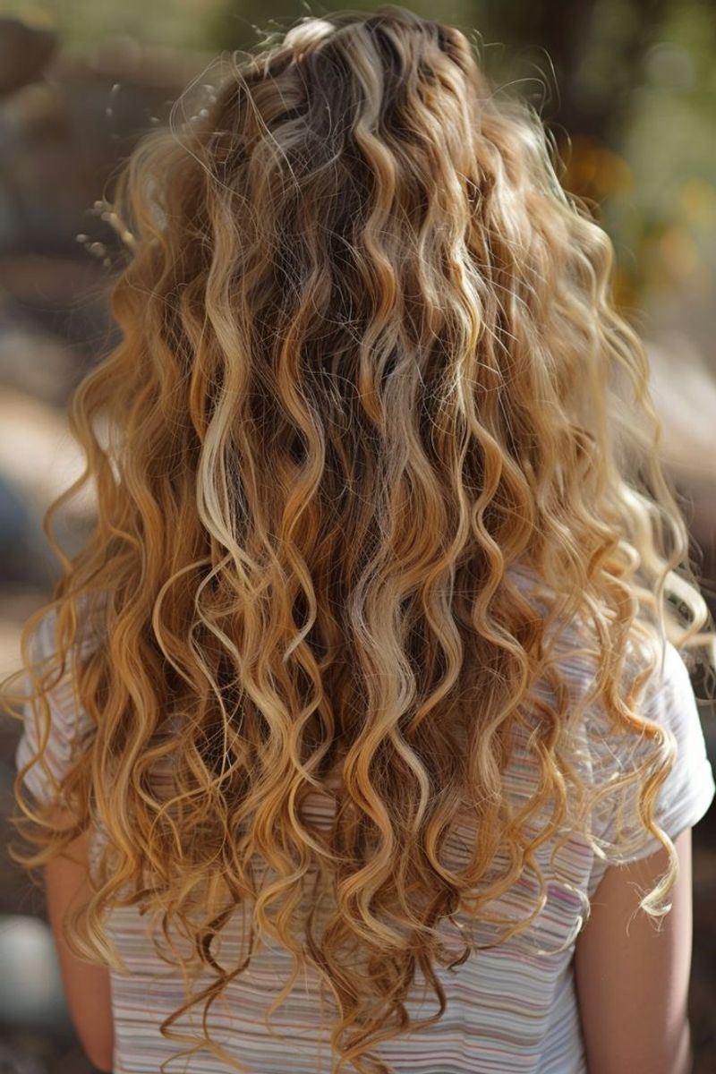 Honey Blonde Loose Curls