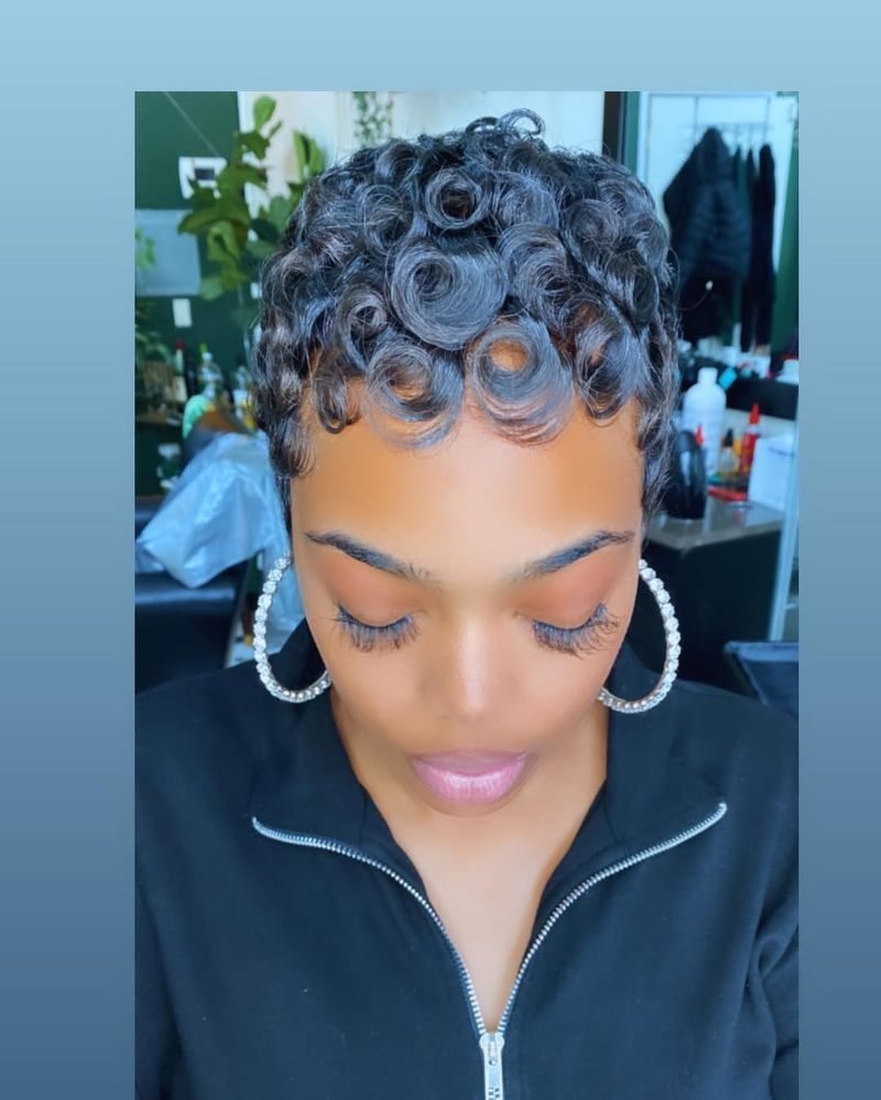 Pin-Up Curls