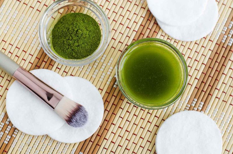 Green Tea and Jojoba Oil Mask