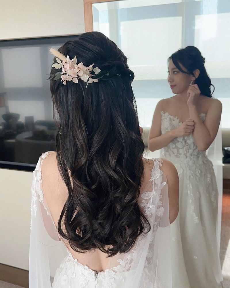 Korean Hanbok-Inspired Loose Waves