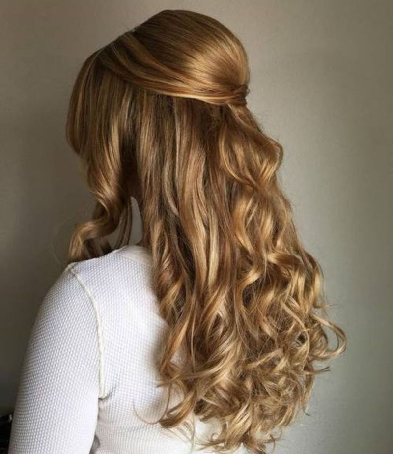 Loose Curl Half-Up