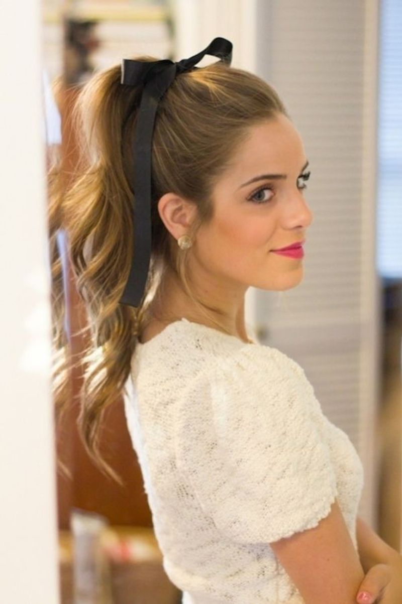 Loose Ponytail with Ribbon