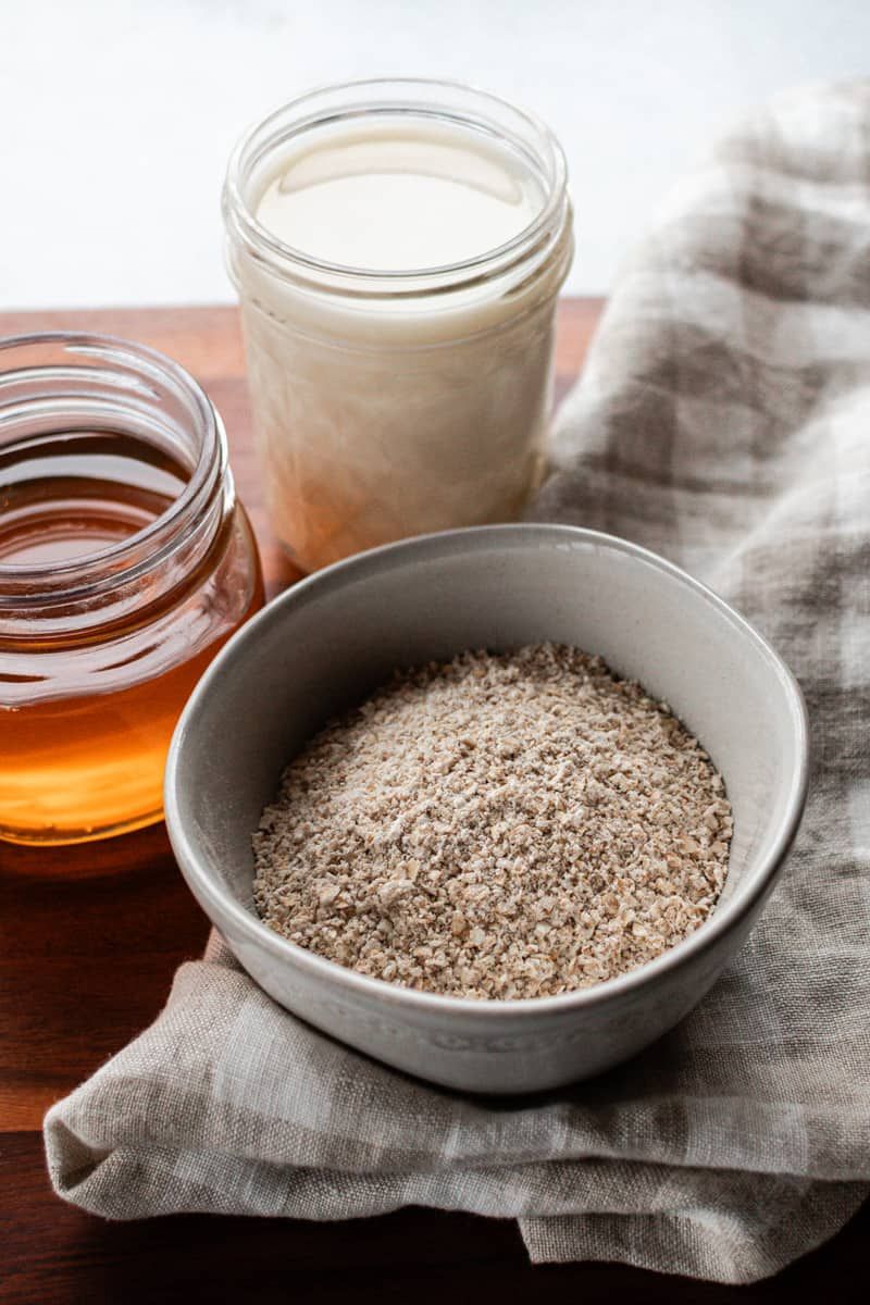 Oatmeal and Almond Milk Mask