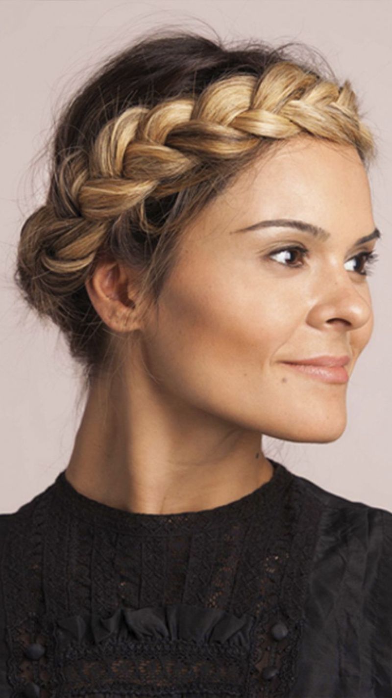 The Elegant Braid Crown