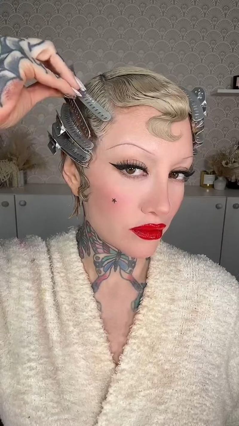 The Flapper Finger Waves
