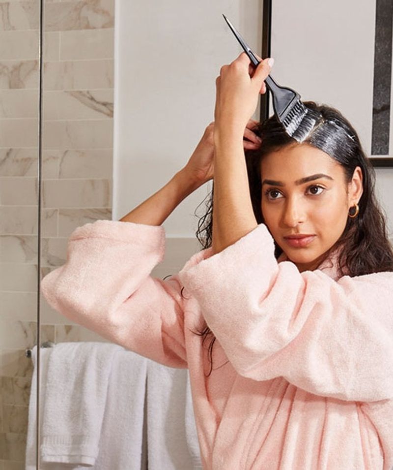 Applying Bleach on Dirty Hair
