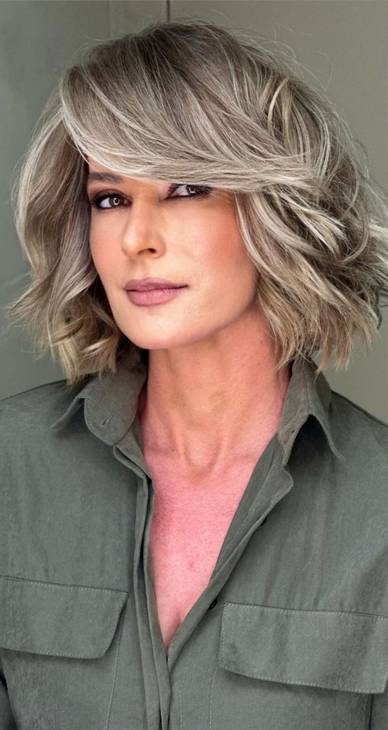 Chic Shoulder-Length Waves