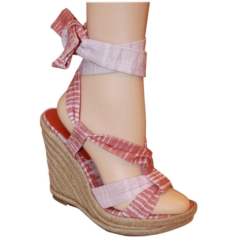 Outdated: Canvas Wedges