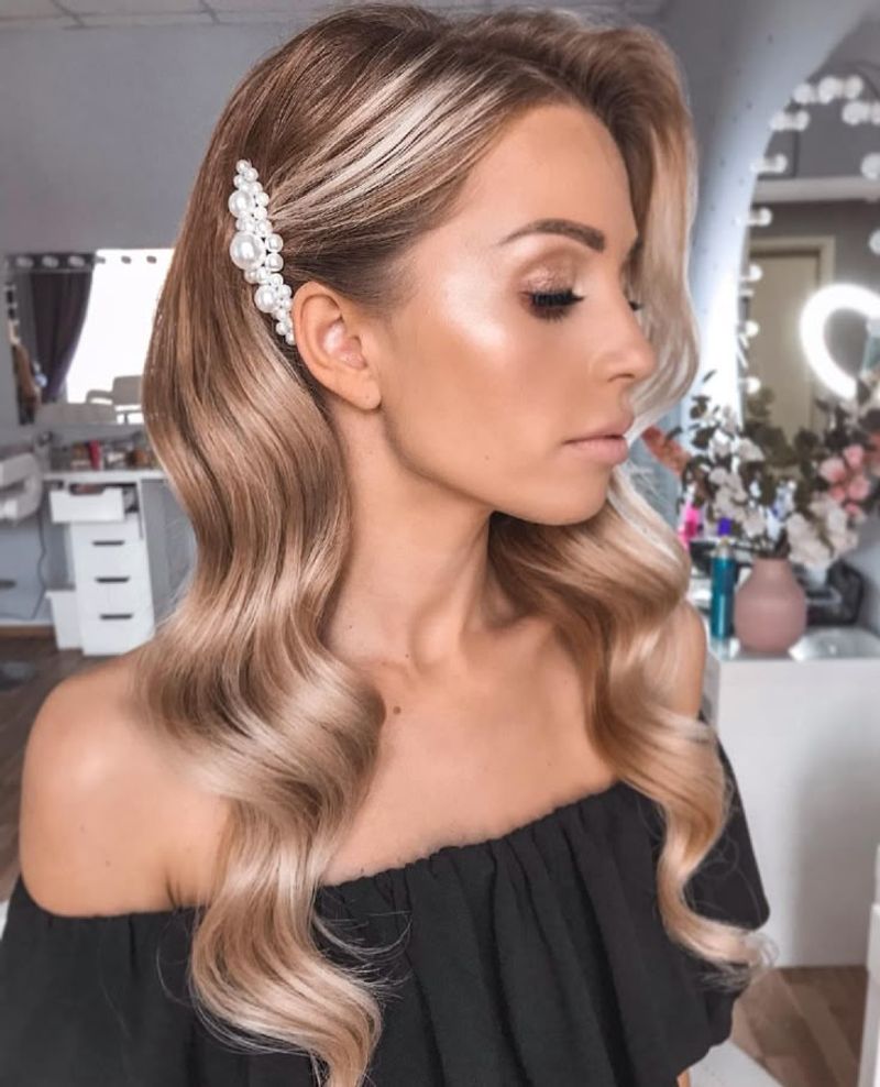 Glamour Glow Waves