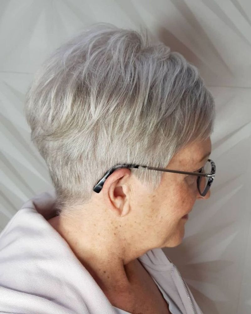 Mistake 7: Wearing Outdated Hairstyles