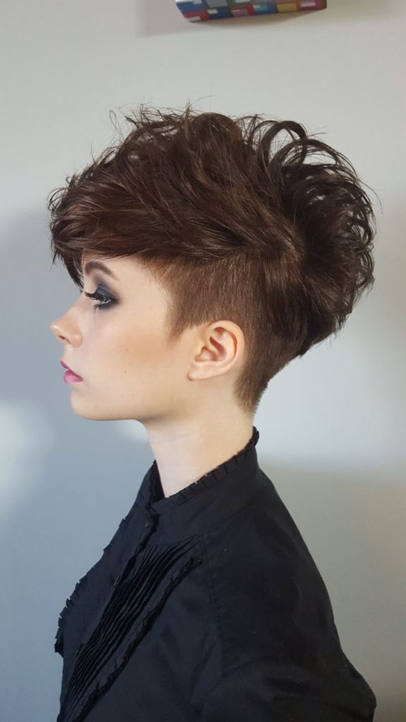 Voluminous Crown Undercut