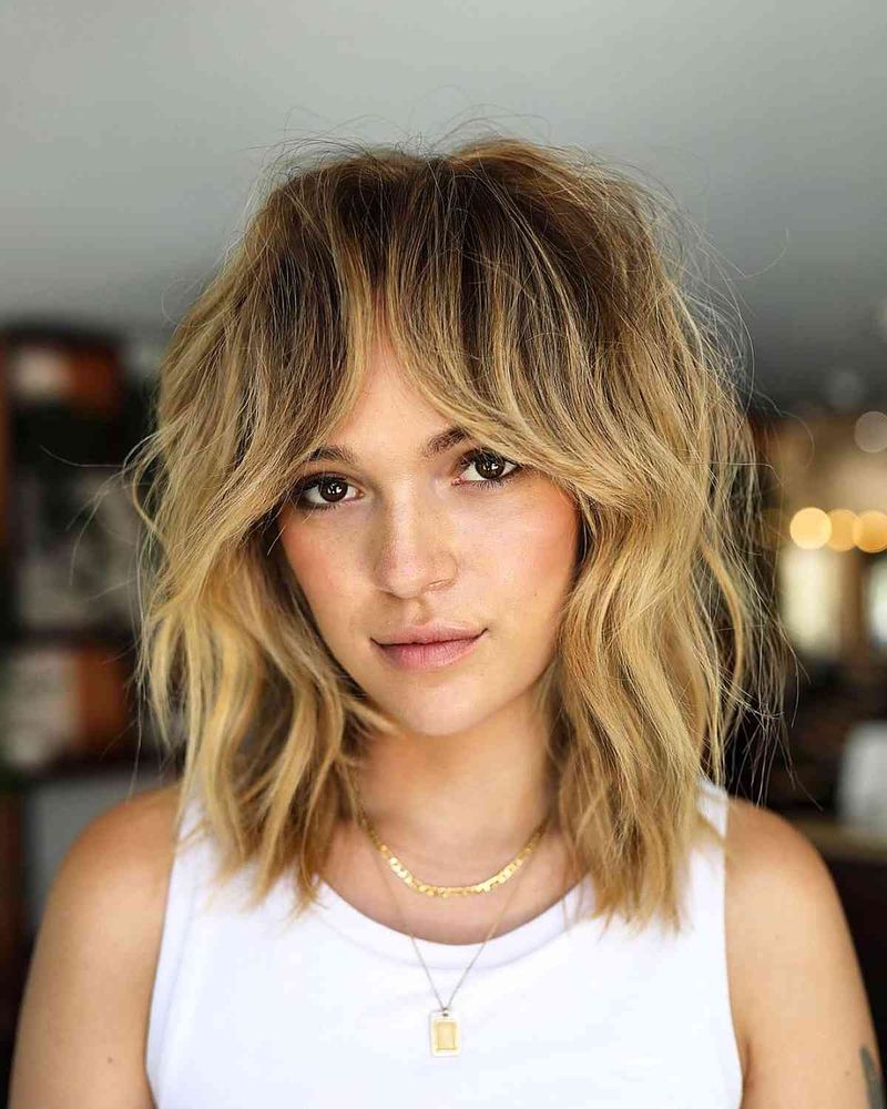 Tight Waves with Heavy Bangs