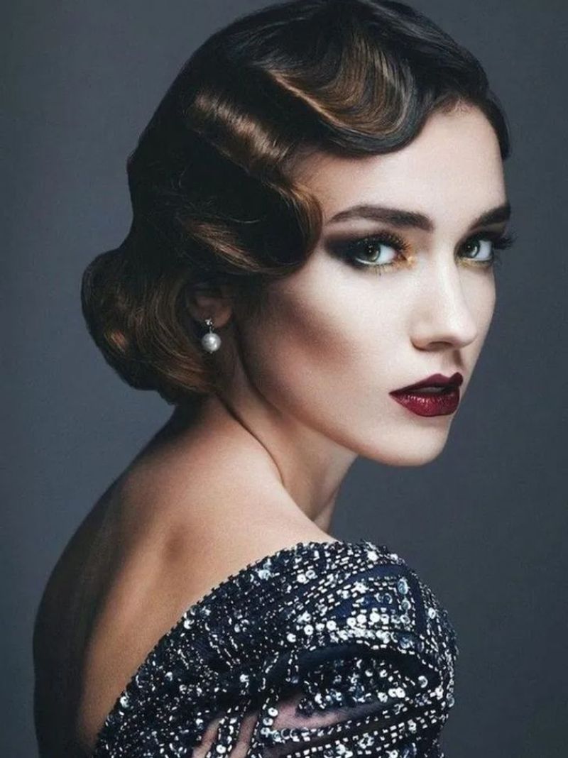 Gatsby-Inspired Finger Waves