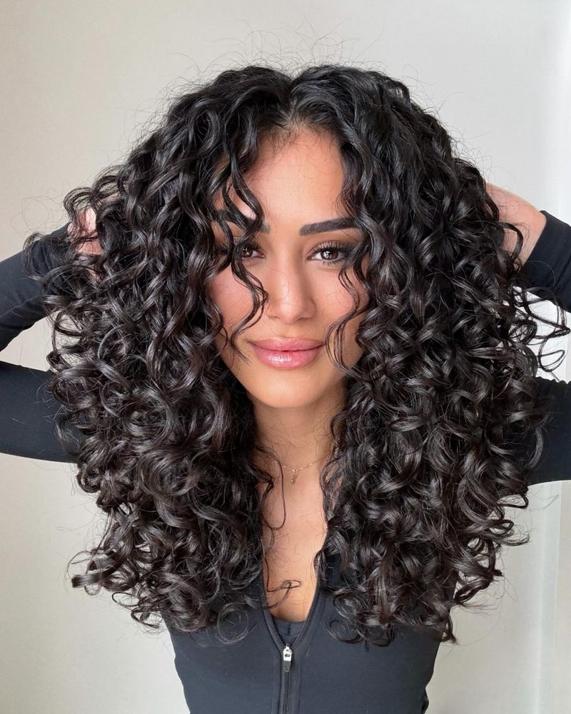 Trendy: Shoulder-Length Layered Curls